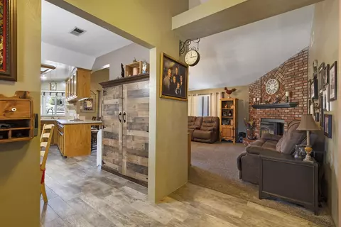 18181 Bowie St, Tehachapi, CA 93561 photo 8