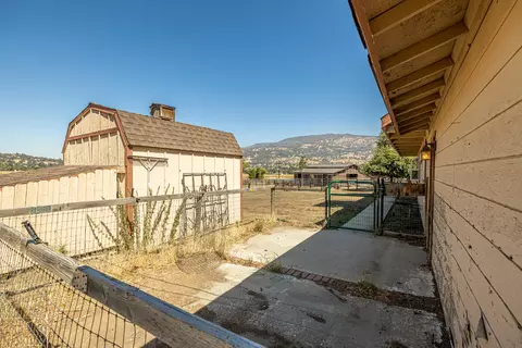 23001 Homestead Way, Tehachapi, CA 93561 photo 7