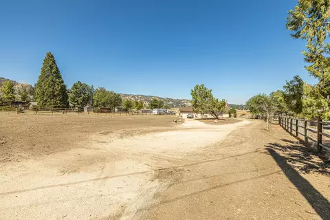 23001 Homestead Way, Tehachapi, CA 93561 photo 4