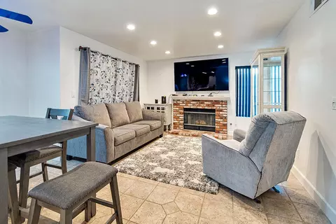 2709 Bel Cir, Simi Valley, CA 93063 photo 10