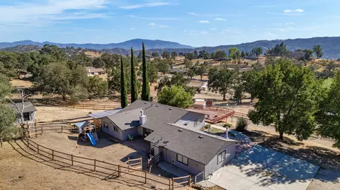 24520 Hart Dr, Tehachapi, CA 93561 photo 5