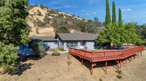 24520 Hart Dr, Tehachapi, CA 93561 photo 2