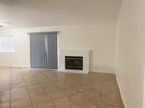 44173 Devol St E, Lancaster, CA 93535 photo 2