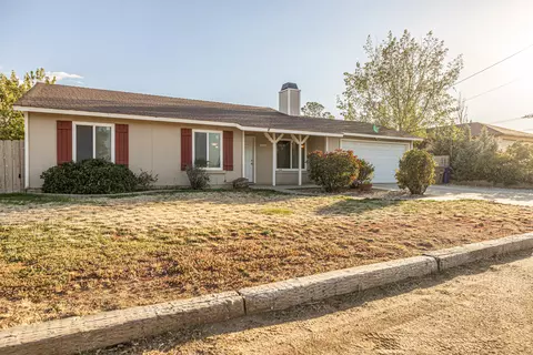 20430 Dawn Ave, Tehachapi, CA 93561 photo 2