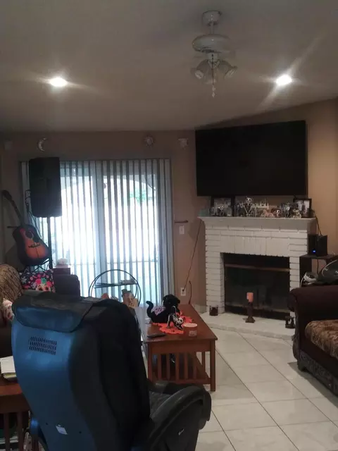 37444 E 17th St, Palmdale, CA 93550 photo 4