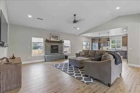 22306 Fontana St, Tehachapi, CA 93561 photo 4