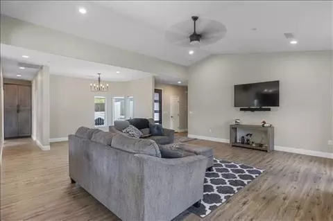 22306 Fontana St, Tehachapi, CA 93561 photo 6