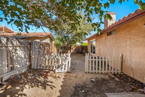 14329 Dover Dr, Mojave, CA 93501 photo 25
