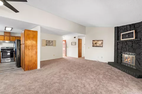 14329 Dover Dr, Mojave, CA 93501 photo 5