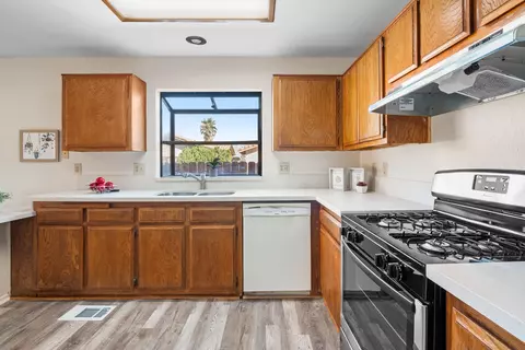14329 Dover Dr, Mojave, CA 93501 photo 11