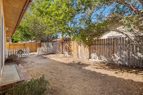 14329 Dover Dr, Mojave, CA 93501 photo 21