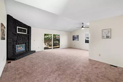 14329 Dover Dr, Mojave, CA 93501 photo 2