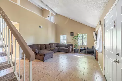 1021 Morven St, Lancaster, CA 93535 photo 2