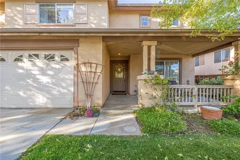 32782 The Old Rd, Castaic, CA 91384