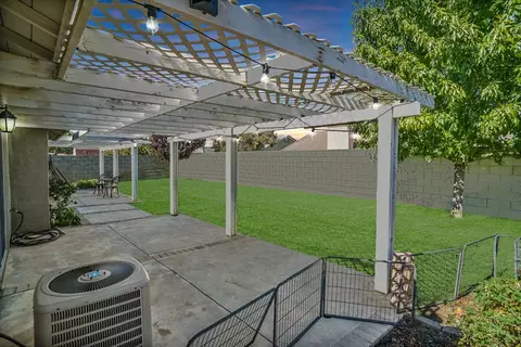 5641 Diamond St, Palmdale, CA 93552 photo 2