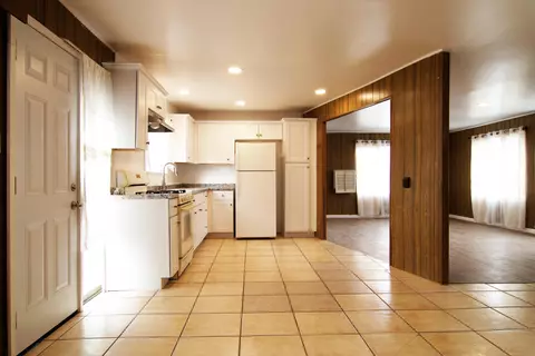 3255 R Ave E #190, Palmdale, CA 93550 photo 3