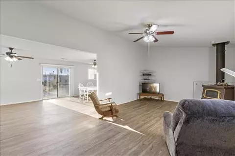 21900 San Gabriel Dr, Tehachapi, CA 93561 photo 4