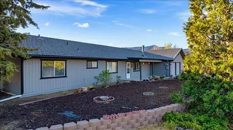 21900 San Gabriel Dr, Tehachapi, CA 93561 photo 2