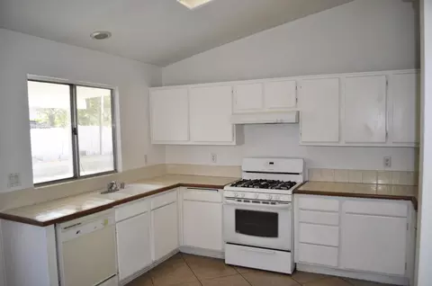 4716 Katrina Pl, Palmdale, CA 93552 photo 7