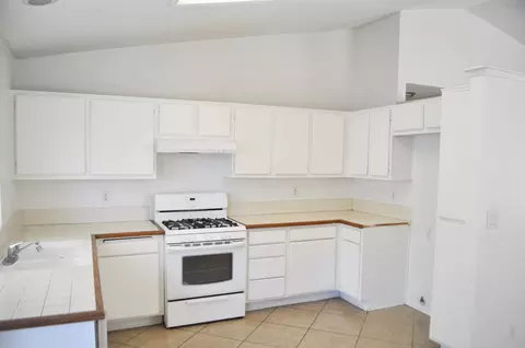 4716 Katrina Pl, Palmdale, CA 93552 photo 6