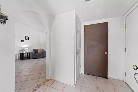 453 E Lingard St, Lancaster, CA 93535 photo 4