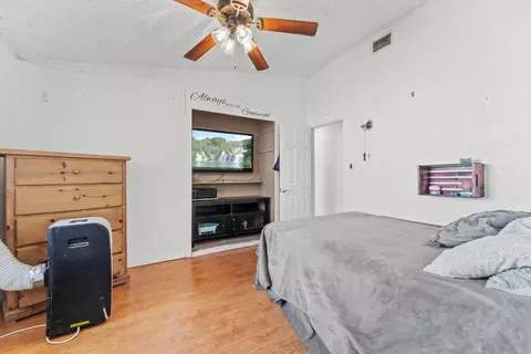 453 E Lingard St, Lancaster, CA 93535 photo 12