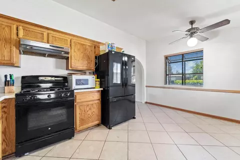453 E Lingard St, Lancaster, CA 93535 photo 9