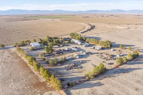 44001 100th St E, Lancaster, CA 93535 photo 2