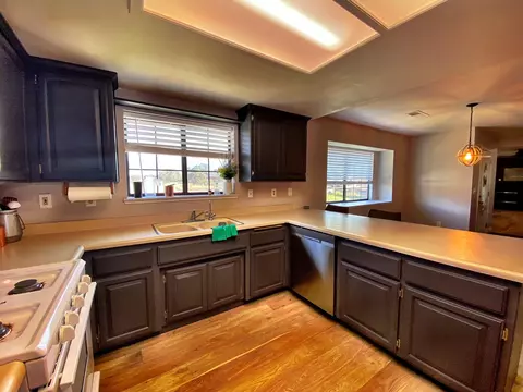 21225 Hacienda Dr, Tehachapi, CA 93561 photo 5