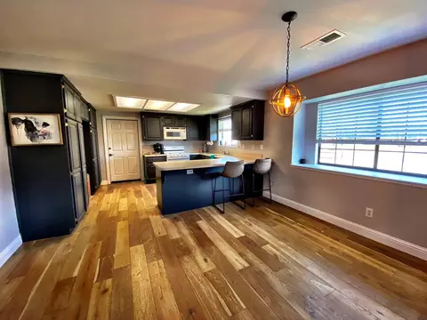 21225 Hacienda Dr, Tehachapi, CA 93561 photo 3