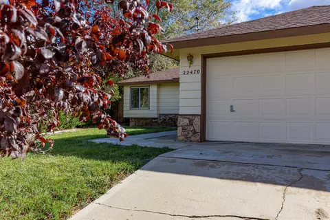 22470 Vaquero Dr, Tehachapi, CA 93561 photo 2