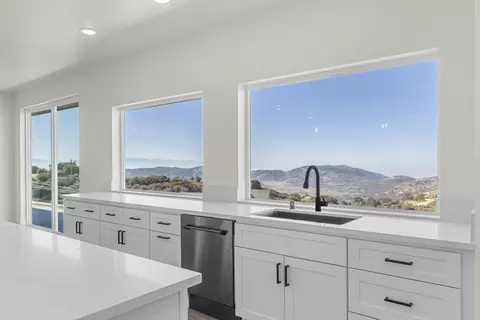24300 Jacaranda Dr, Tehachapi, CA 93561 photo 11