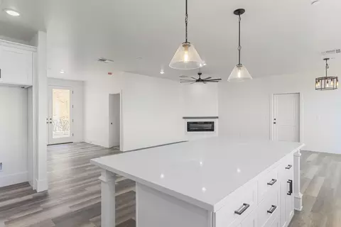 24300 Jacaranda Dr, Tehachapi, CA 93561 photo 15