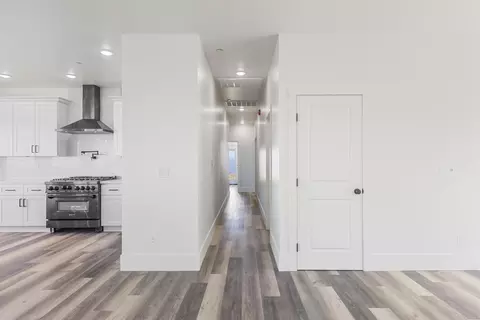 24300 Jacaranda Dr, Tehachapi, CA 93561 photo 17