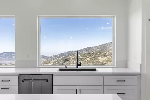 24300 Jacaranda Dr, Tehachapi, CA 93561 photo 12