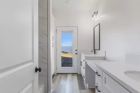 24300 Jacaranda Dr, Tehachapi, CA 93561 photo 27