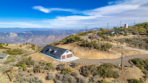 24300 Jacaranda Dr, Tehachapi, CA 93561 photo 4