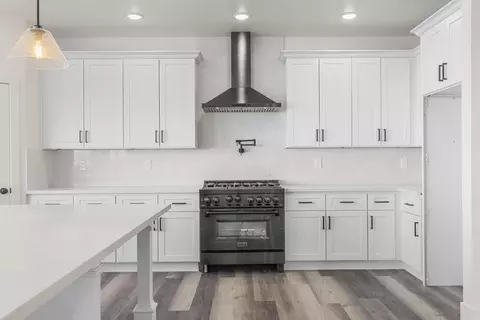 24300 Jacaranda Dr, Tehachapi, CA 93561 photo 10
