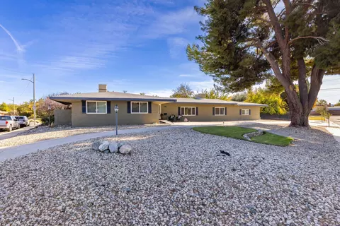 44584 Lowtree Ave, Lancaster, CA 93534 photo 3
