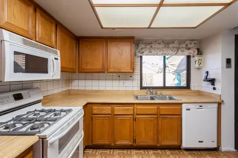 1601 E Newgrove St, Lancaster, CA 93535 photo 8