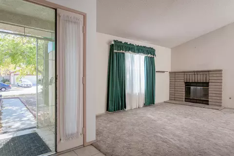 1601 E Newgrove St, Lancaster, CA 93535 photo 3