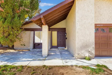 44431 Fenhold St, Lancaster, CA 93535 photo 2