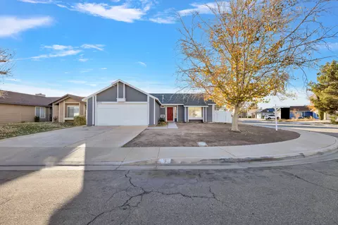 45923 Primrose Dr, Lancaster, CA 93534 photo 1