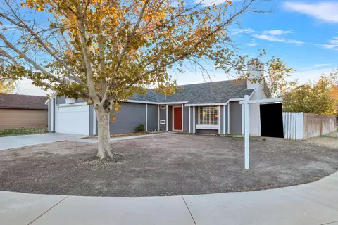 45923 Primrose Dr, Lancaster, CA 93534 photo 2