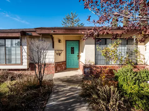 21401 Silver Dr, Tehachapi, CA 93561 photo 2