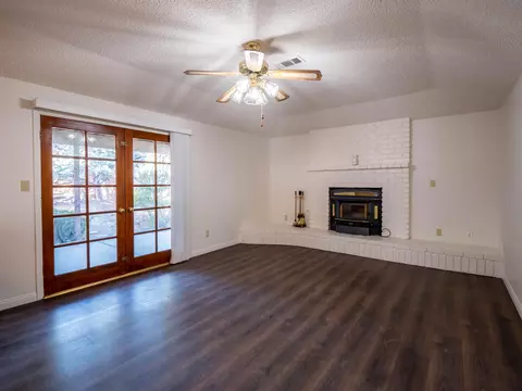 21401 Silver Dr, Tehachapi, CA 93561 photo 5