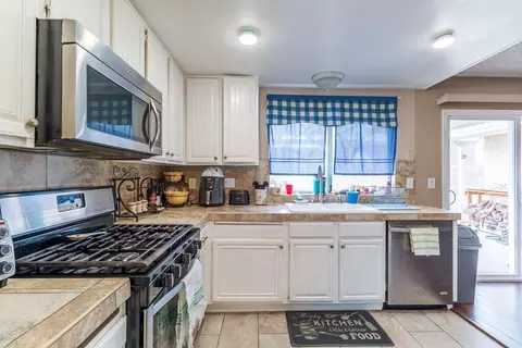 44005 Glenraven Rd, Lancaster, CA 93535 photo 11
