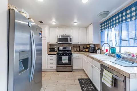 44005 Glenraven Rd, Lancaster, CA 93535 photo 12