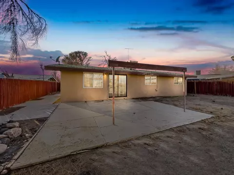 15570 M St, Mojave, CA 93501 photo 2