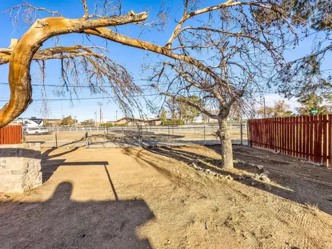 15570 M St, Mojave, CA 93501 photo 35